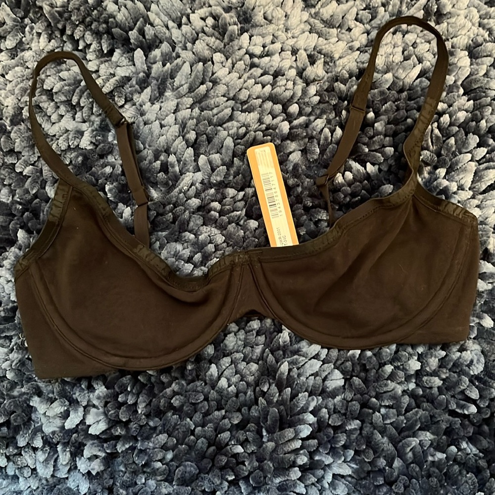 Skims unlined scoop bra
New with tags
34C